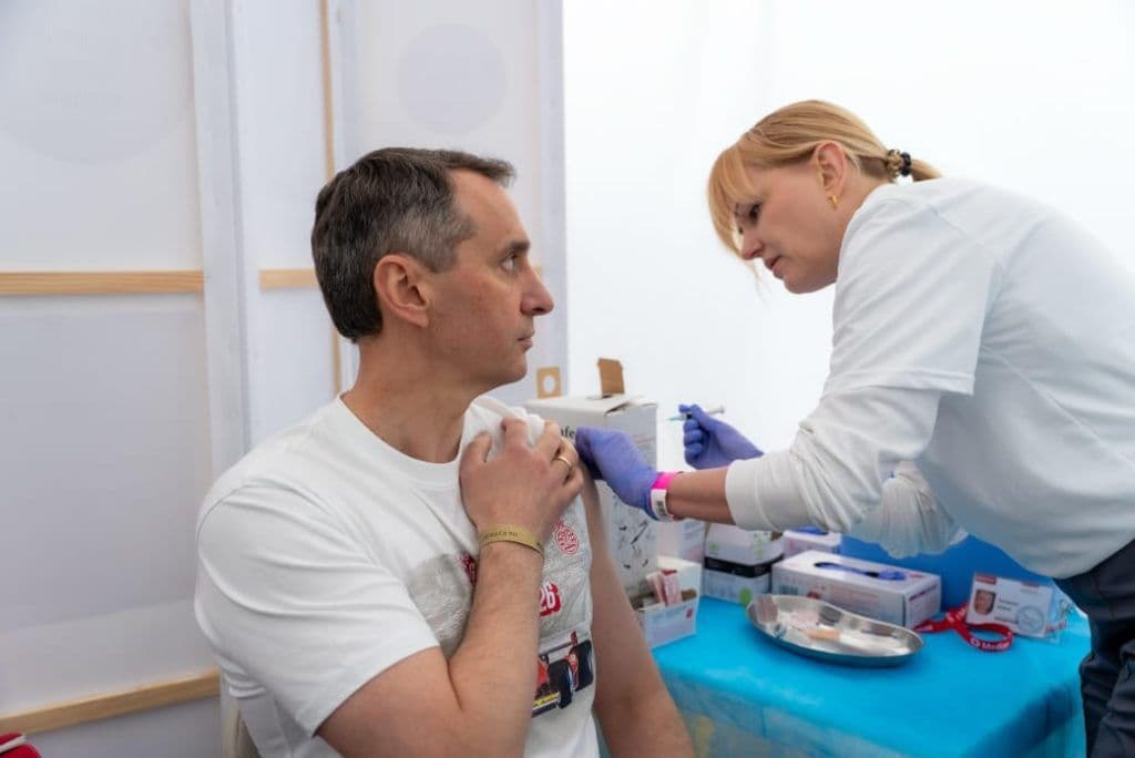 Понад 100 щеплень за два дні та відверта розмова про профілактику здоров'я – спільна акція Національного інституту раку та МОЗ — фото 5